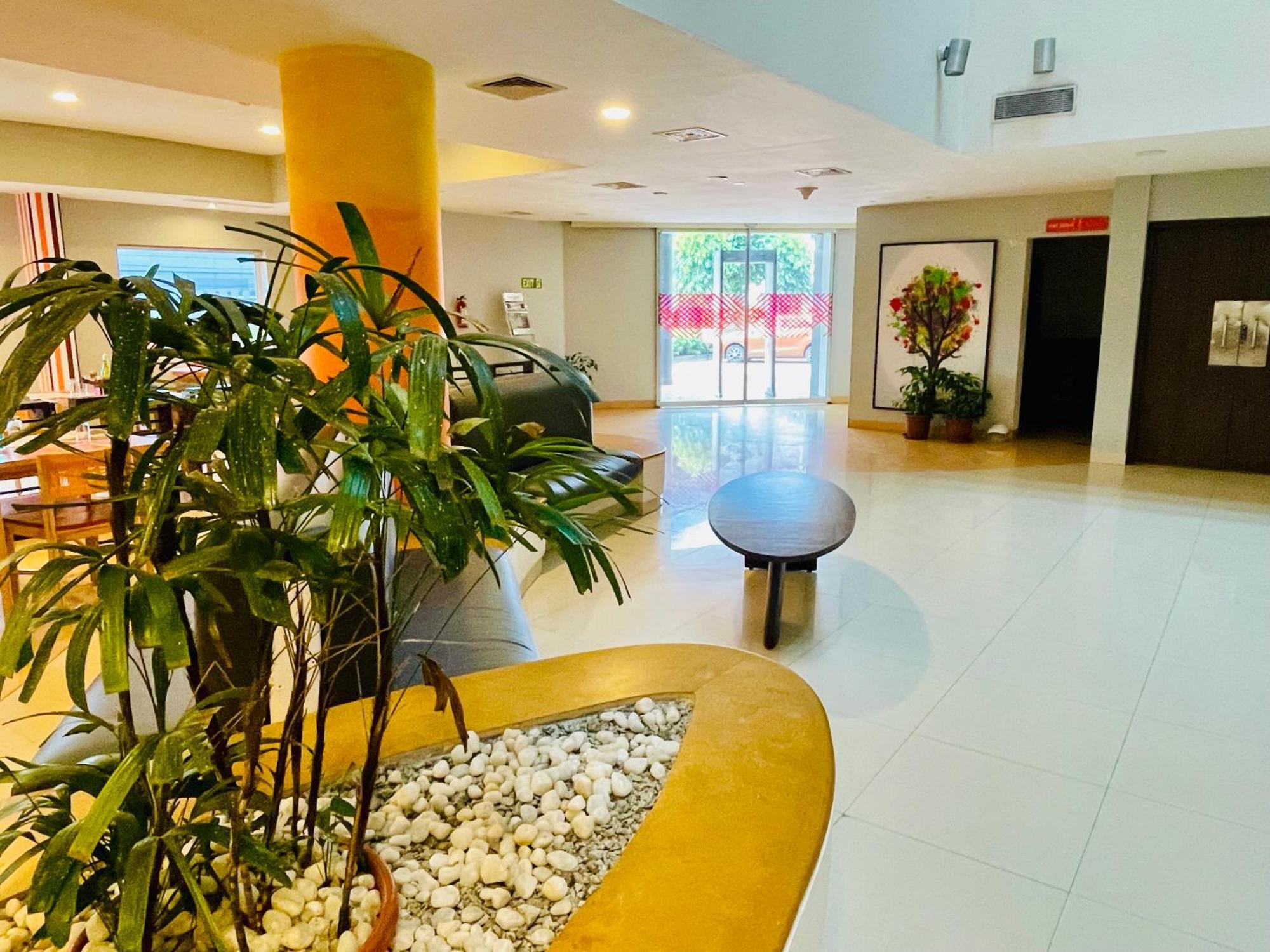 Trivandrum Kazhakuttam Ngoại thất bức ảnh